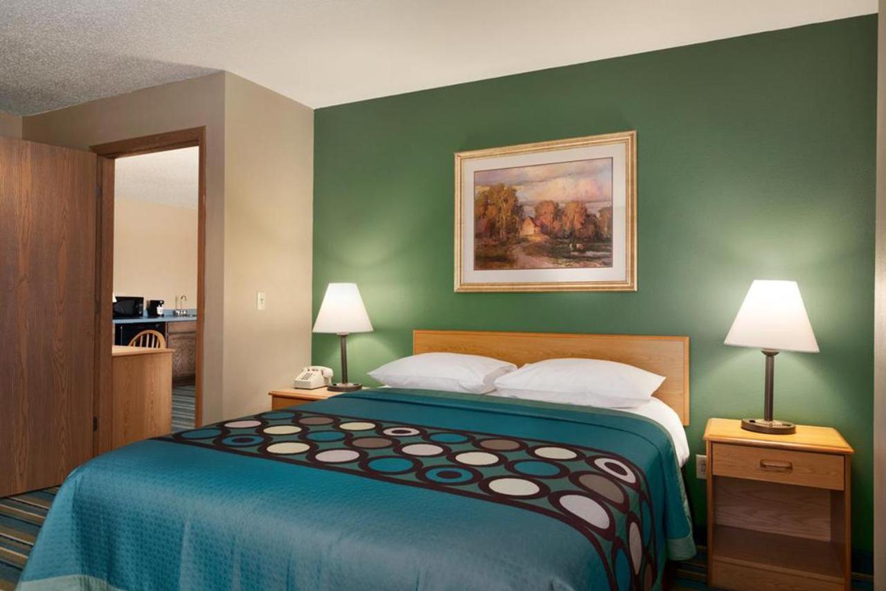 Coratel Inn & Suites By Jasper New Richmond Exterior foto
